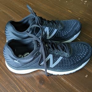 New Balance women's 860 v.10 tennis shoes size 9.5 gray and black
